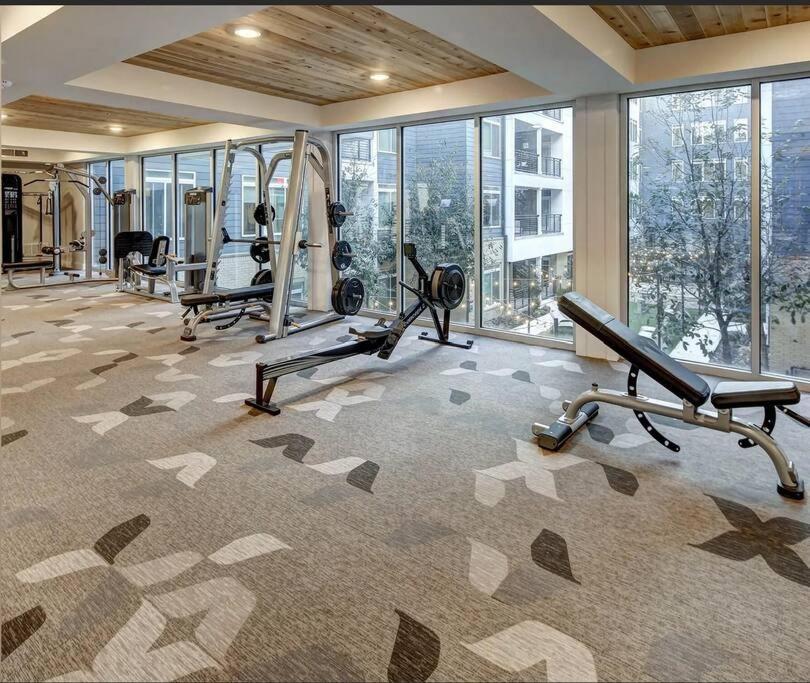 Beautiful Riverwalk Apt With Full Amenities, King Bed & Free Parking Сан Антонио Екстериор снимка