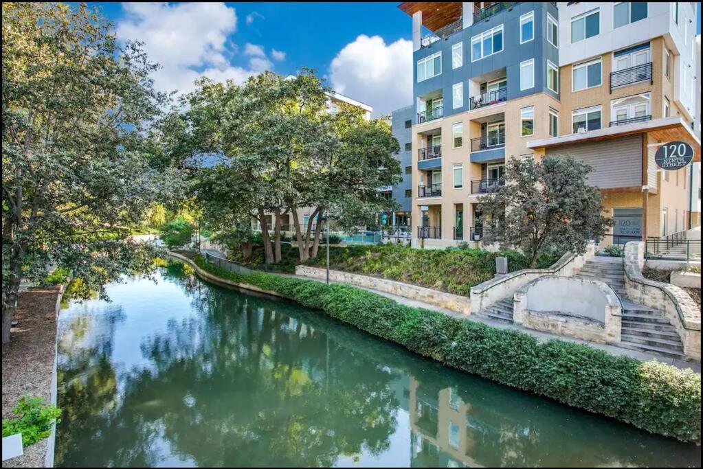 Beautiful Riverwalk Apt With Full Amenities, King Bed & Free Parking Сан Антонио Екстериор снимка